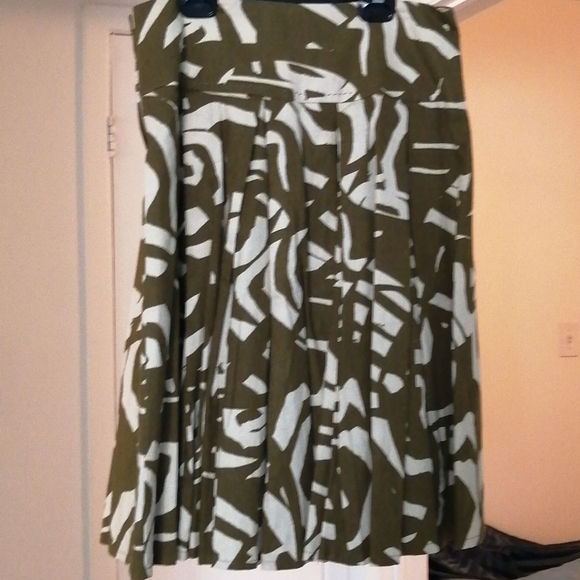 NWOT H&M Skirt - Picture 1 of 3